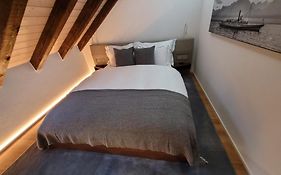 Le Bijou Lintheschergasse / Zurich Hb